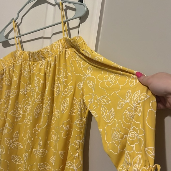 NWT Jennie & Marlis Off the Shoulder Yellow Floral Top Shirt size Medium Boho - Picture 5 of 6